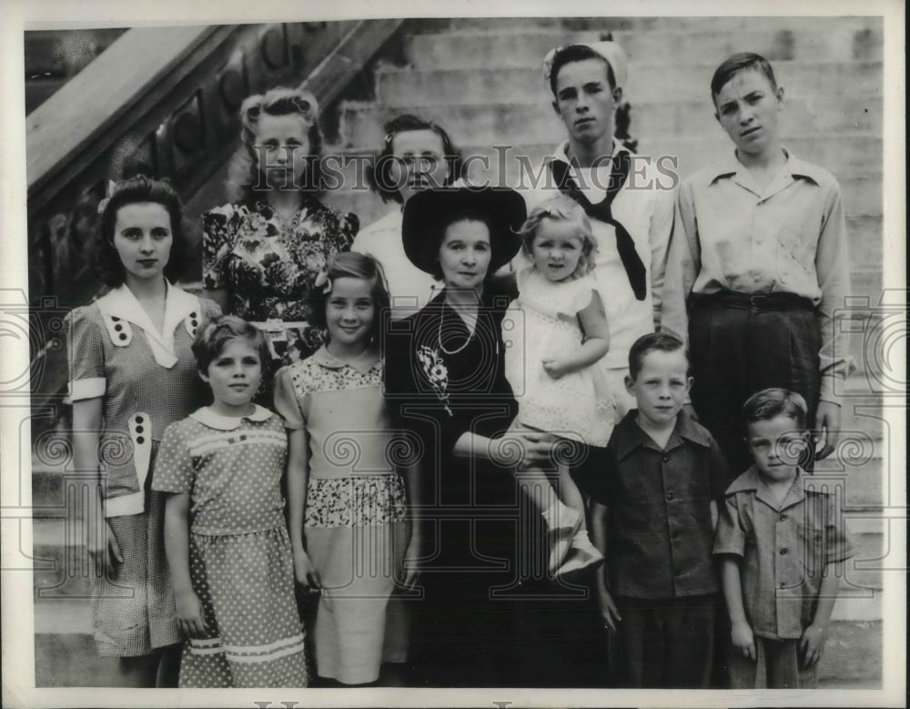 1943 Press Photo Mother of ten Mrs.Clara Edward on trial for slaying her husband