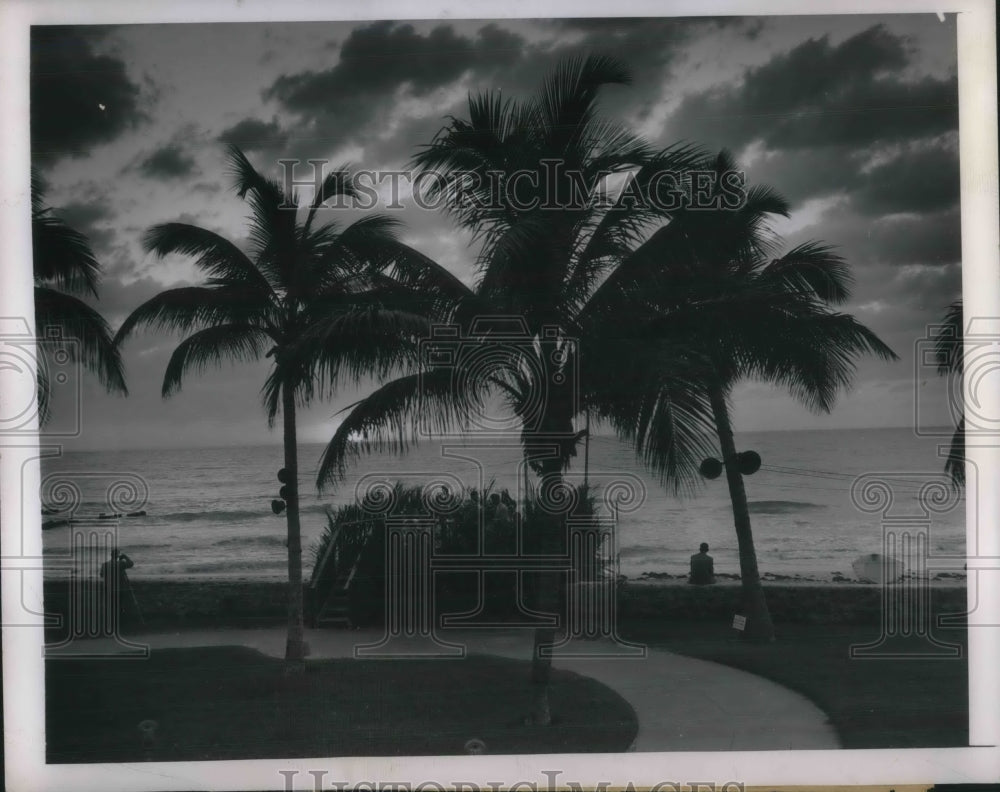 1950 Press Photo Easter Sunrise Service Held At Ocean Front In Miami Beach