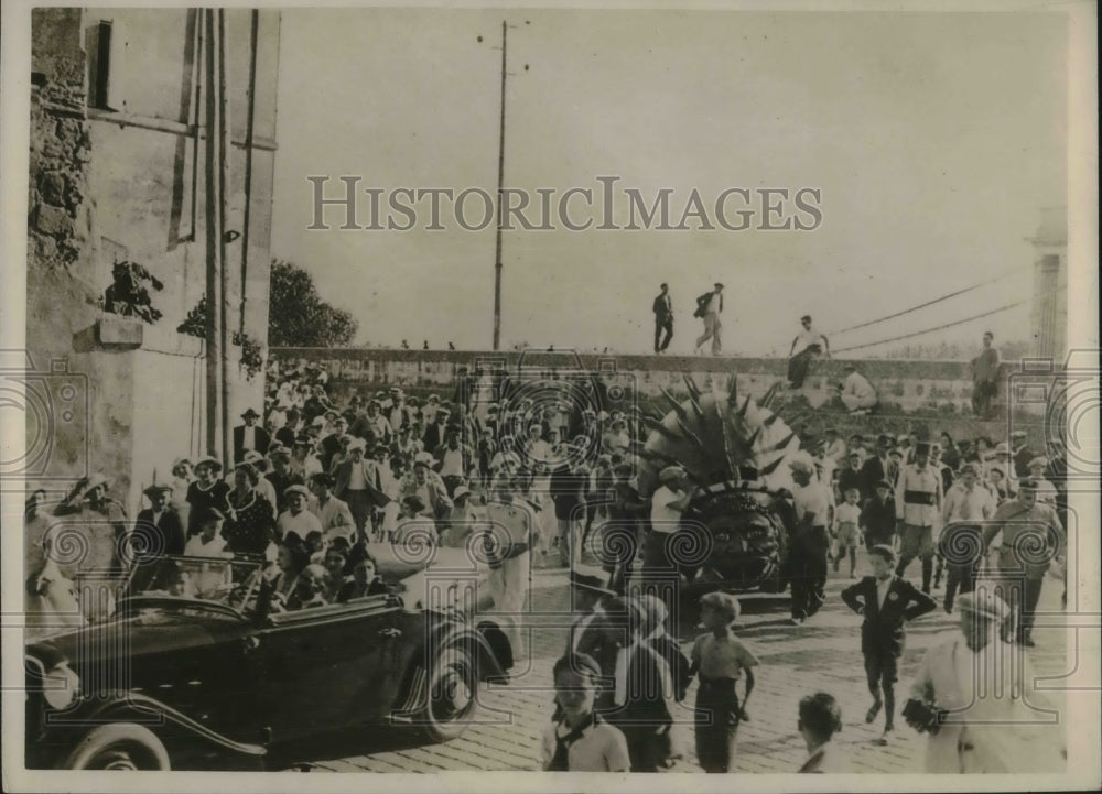 1934 Press Photo Legendary Monster La Rarasque In Parade With French Beauties- Historic Images