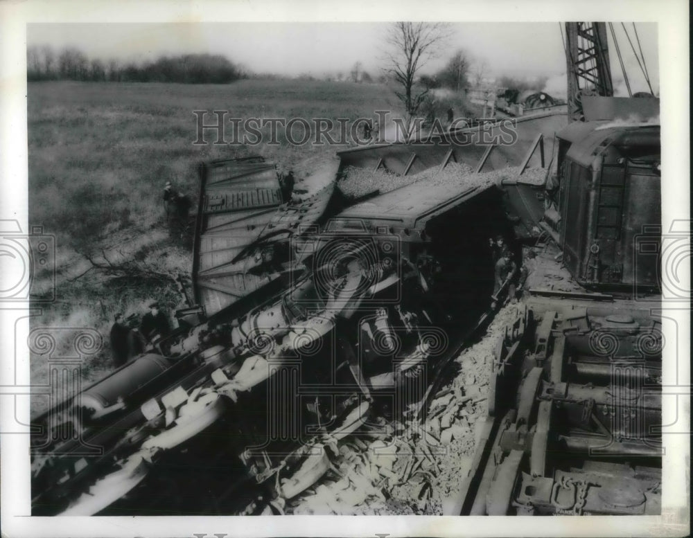 1941 Press Photo 4 killed in train wreck- Historic Images