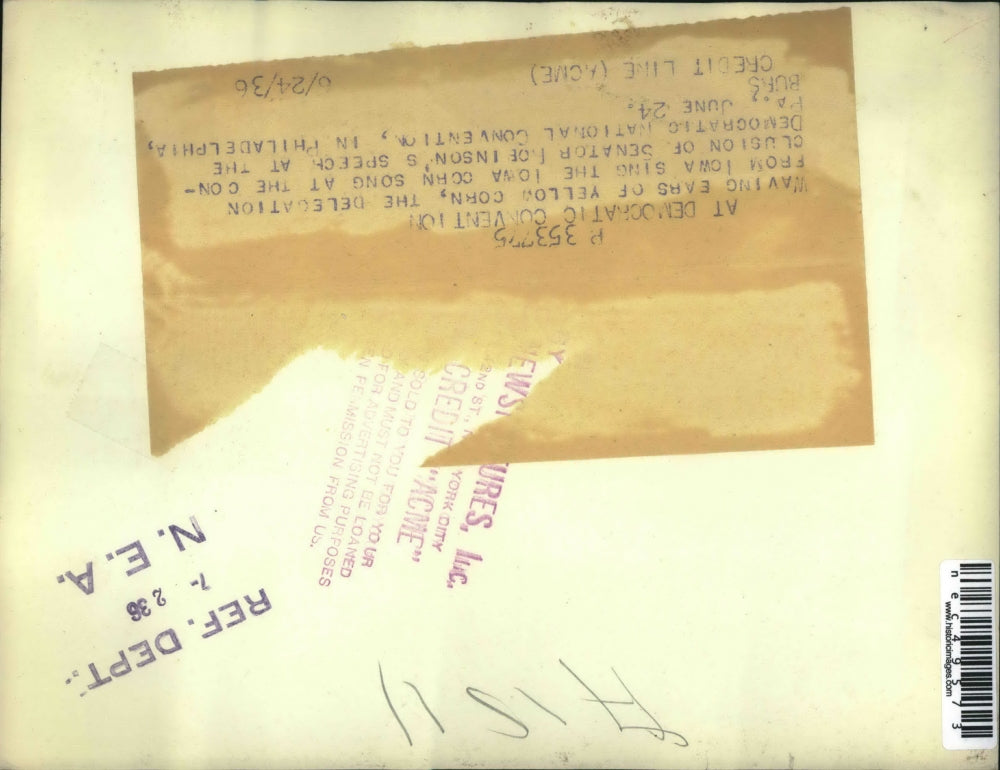 1936 Press Photo Delegation from Iowa waving ears of yellow corn & singing