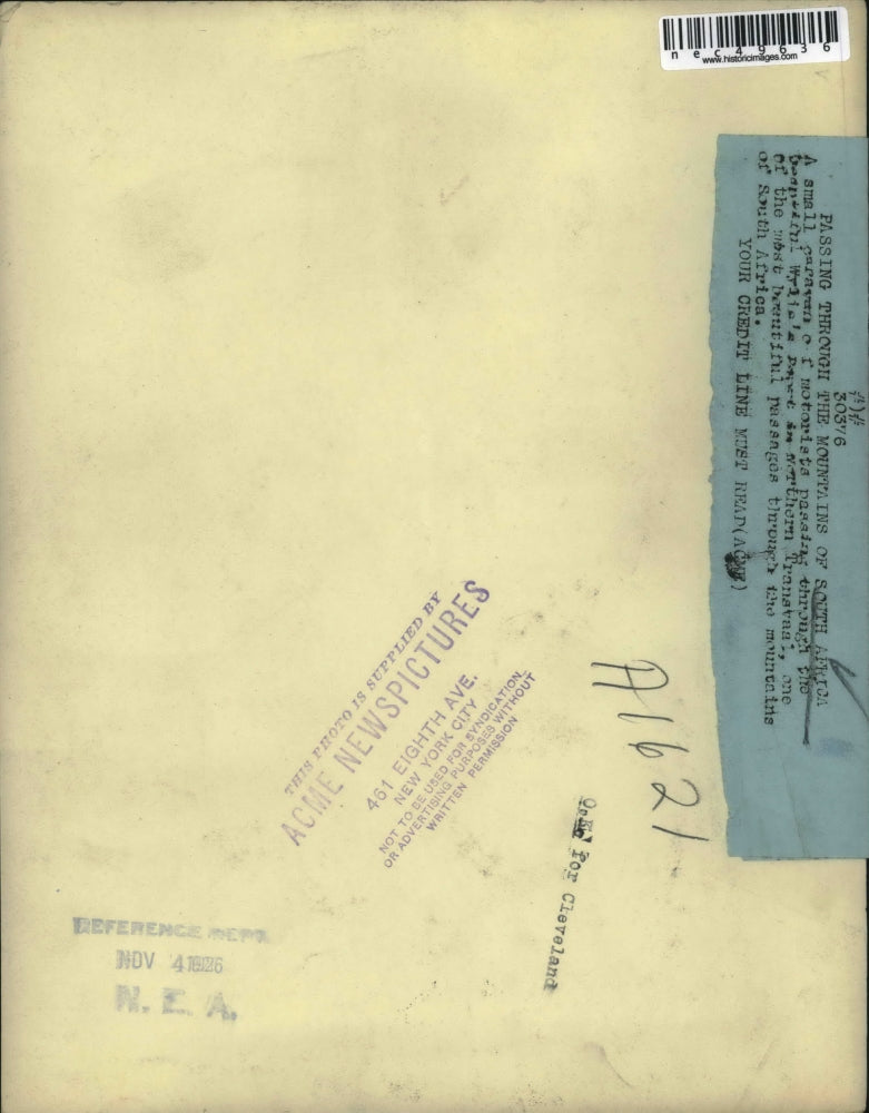 1926 Press Photo A small passing through the mountains road for motorists.