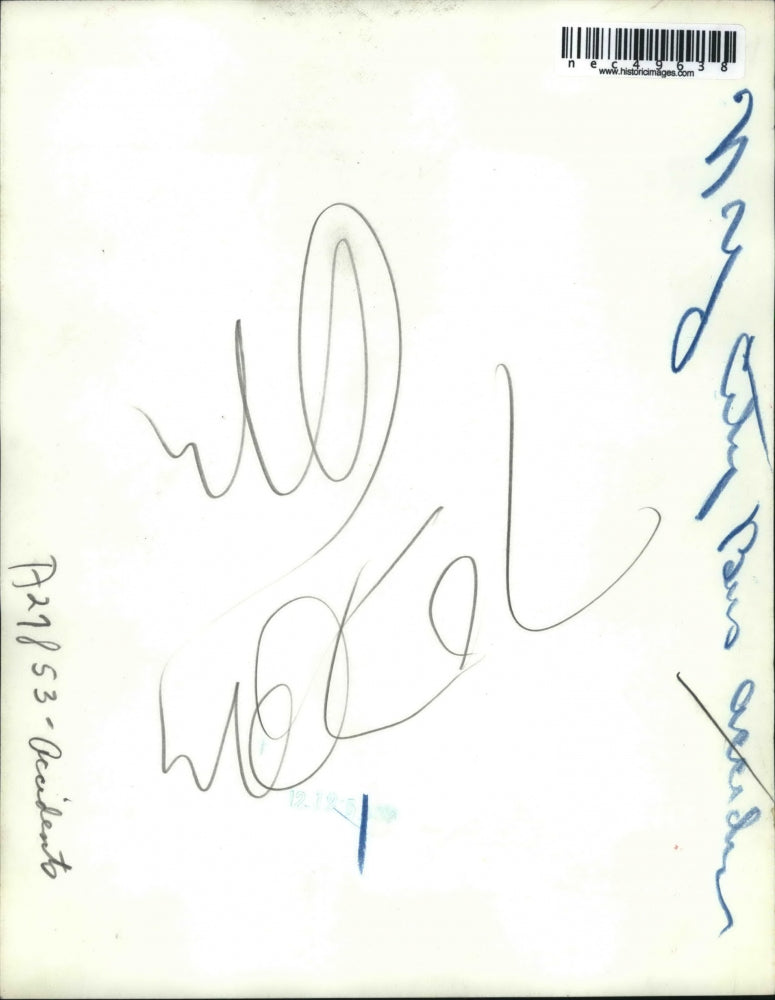 Press Photo Crowd gathers at an accident on Broadway at 43rd St. New York