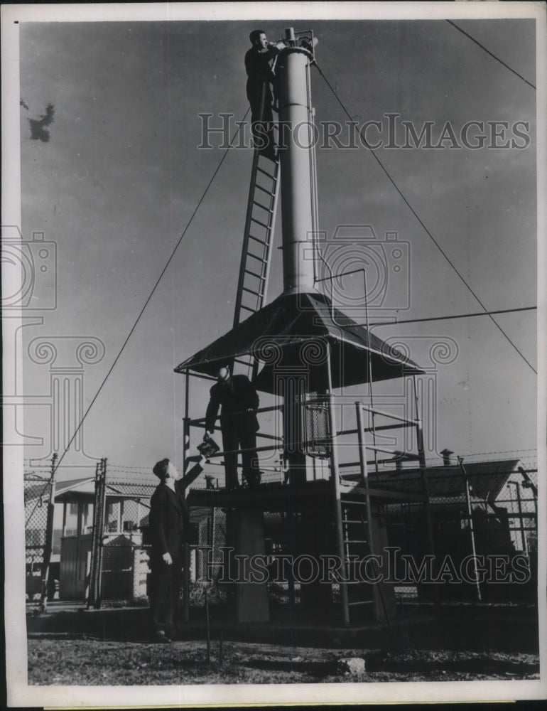 1947 Press Photo 27-foot air gun at Boeing Aircraft Co. Plant