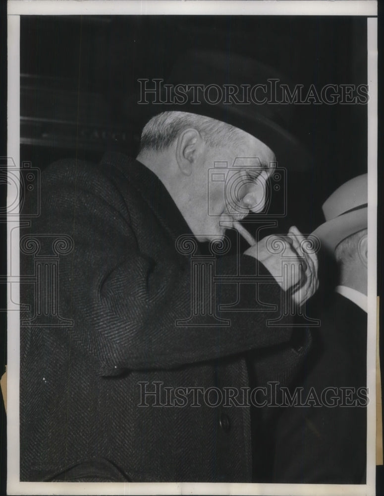 1938 Press Photo William Knudsen, Pres of General motors lights up cigarette