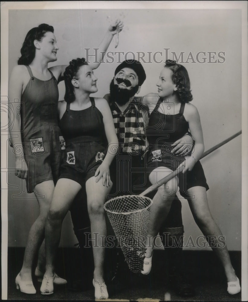 1940 Press Photo Paul Bunyan With Mermaids Mary Grade Ammel,Lorraine Grabowski