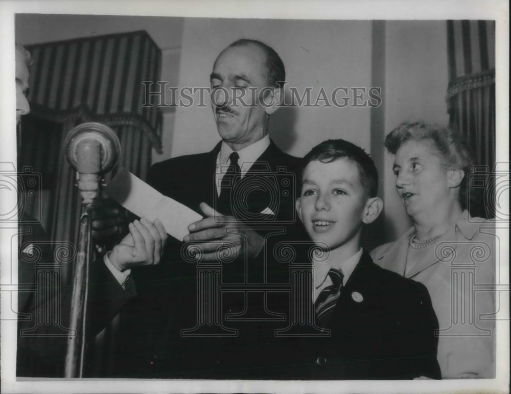 1950 Press Photo George Borrett wins $257,588.76 in largest football pool in UK- Historic Images