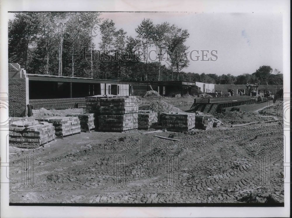Press Photo Construction of New School in Mentor Lake