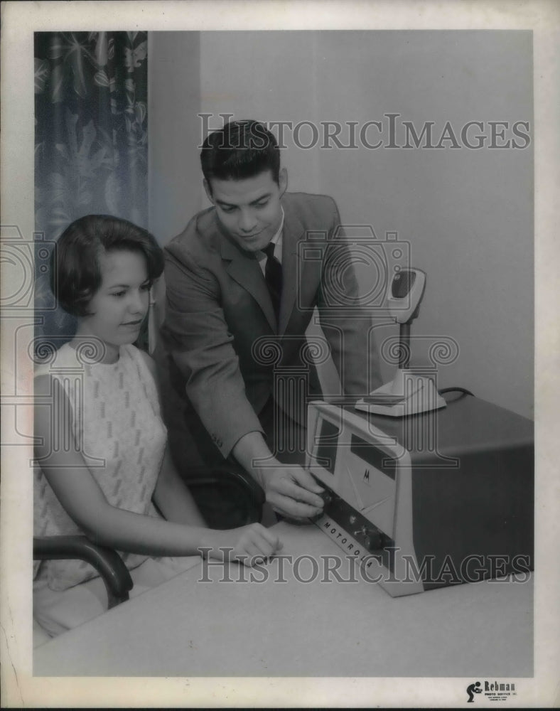Load image into Gallery viewer, 1966 Press Photo C Wayne Rice &amp; Sue Reitenbach Try Out New Radio Equipment
