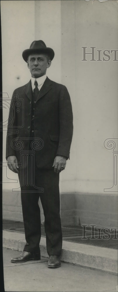 1925 Press Photo Colonel CG Sherrill Stands Tall In Front Of White Building