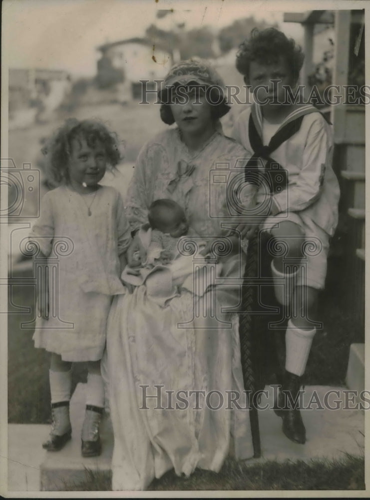 1922 Press Photo Mrs Frank Duquette & Her Three Children