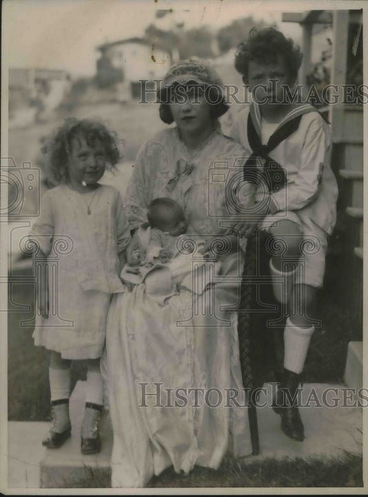 1922 Press Photo Mrs Frank Duquette & Her Three Children