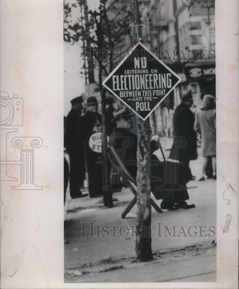 Load image into Gallery viewer, 1950 Press Photo Signs for no loitering at election polls
