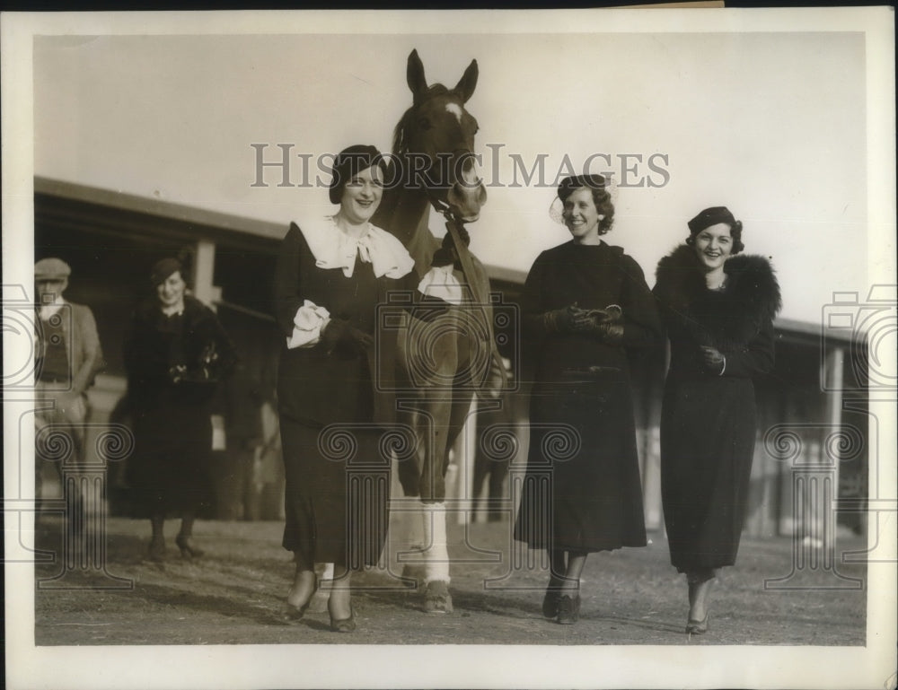 1934 Press Photo Mrs NL Carter,H Cameron , B Carter 7 horse Frank Ormond