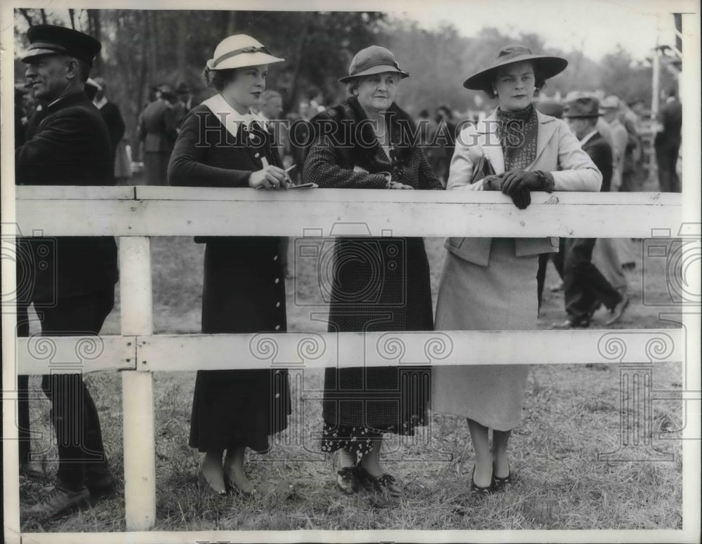 1935 Press Photo Socialites At Charles Hickox Estate Hunt Race In Long Island