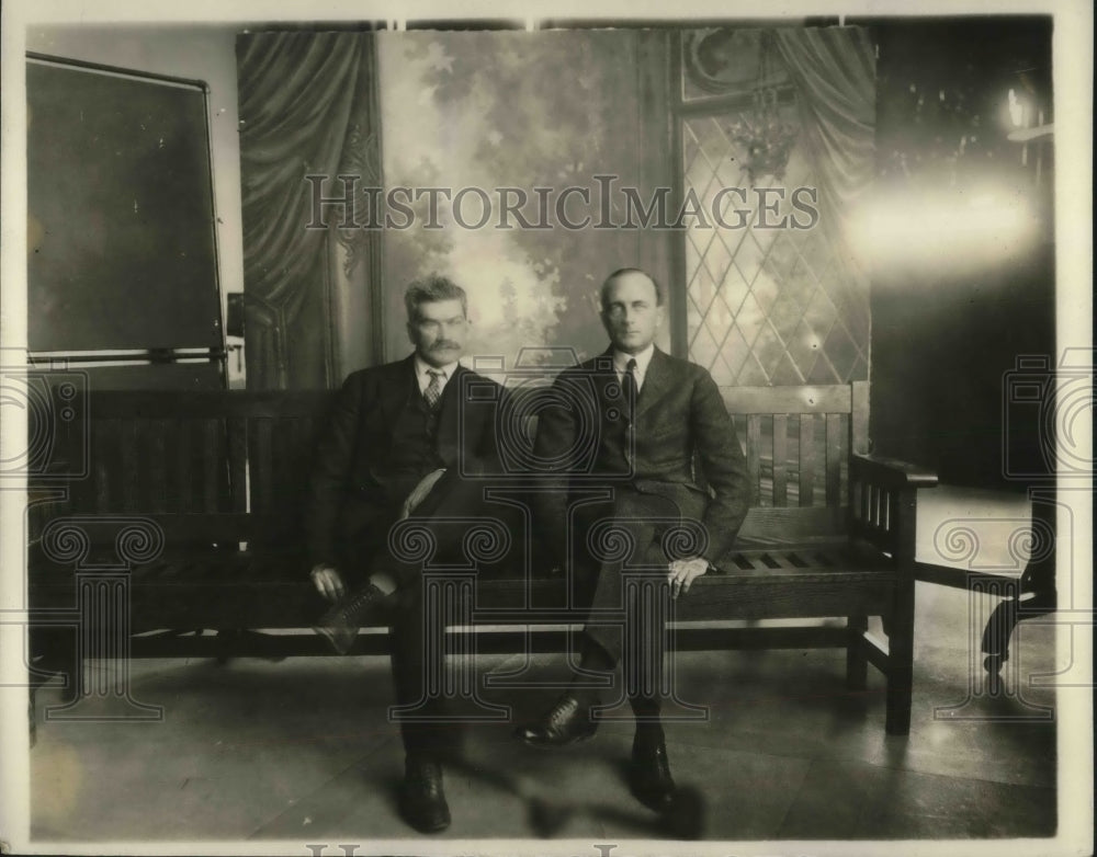 1924 Press Photo Jas H. Stanfield And Frank K. Ross Pose For Portrait On Bench
