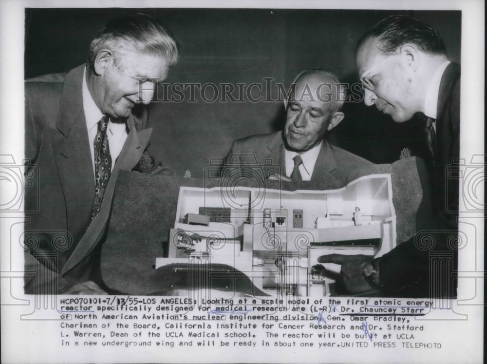 1955 Press Photo Dr. Chauncey Starr And Medical Atomic Energy Scale Model In LA