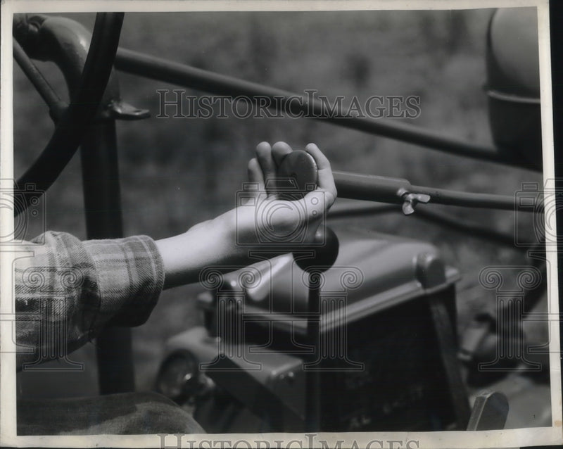 Load image into Gallery viewer, 1946 Press Photo Pull of a Lever hydraulic pressure of pump of a Tractor.
