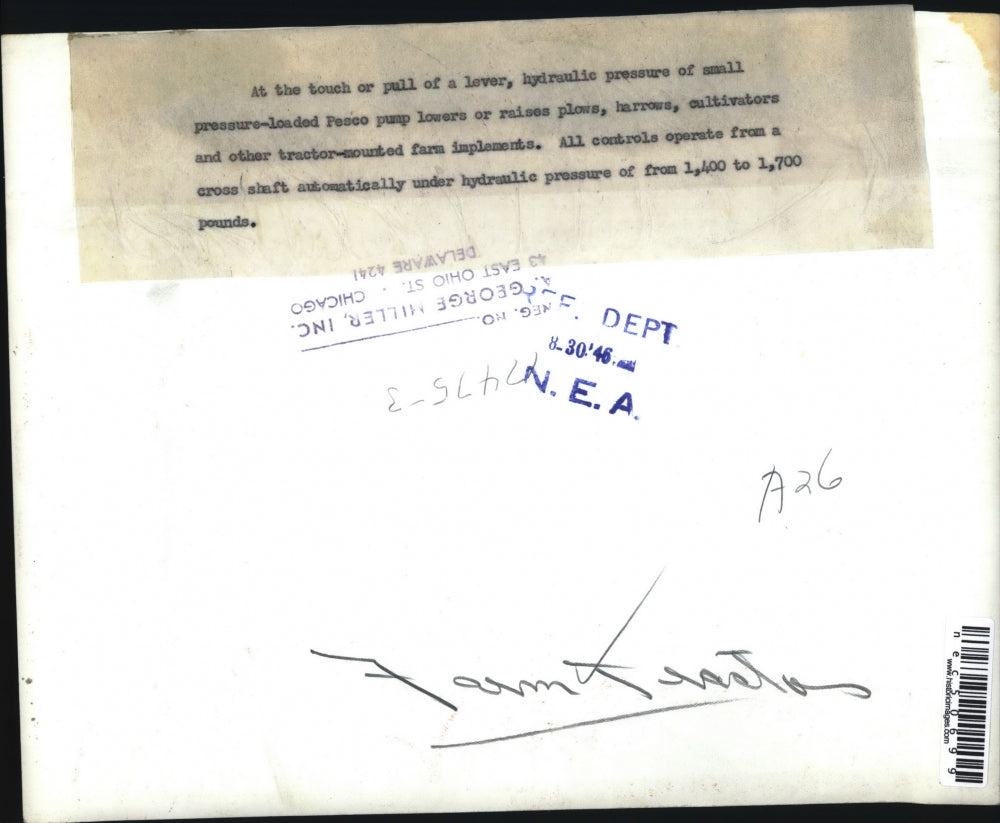 1946 Press Photo Pull of a Lever hydraulic pressure of pump of a Tractor.