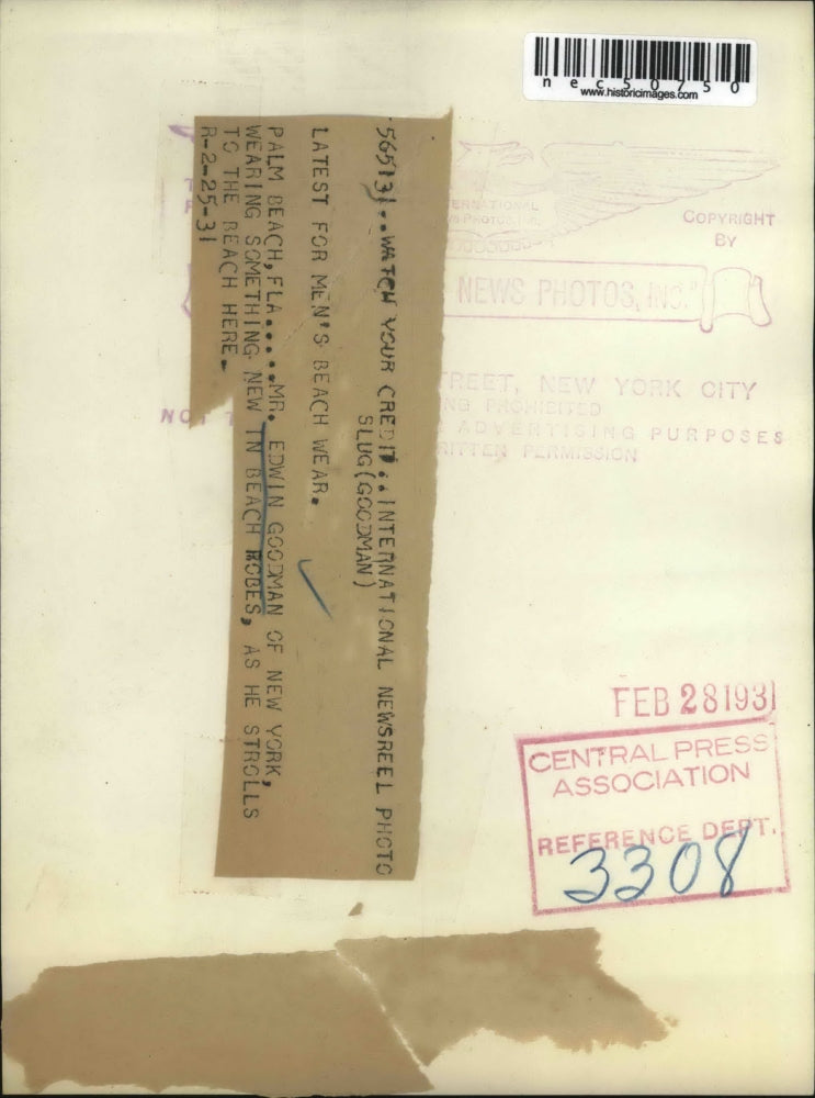 1931 Press Photo Edwin Goodman wearing beach robes as he strolls in Pam Beach,Fl