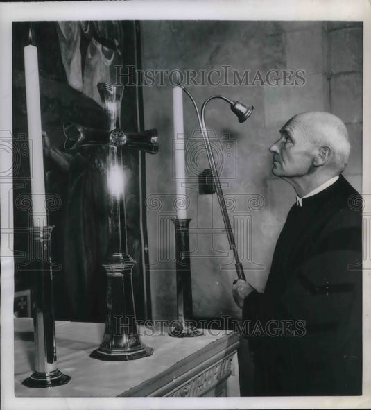 1951 Press Photo Washington Cathedral in D.C. James Berkeley at altar