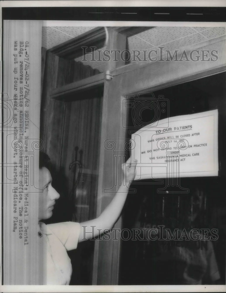 1962 Press Photo Nurse Removes Closed Note at Regina's Medical & Dental Building