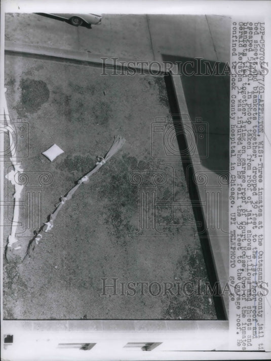 1961 Press Photo Prisoners Used Sheets & Blankets Tied Together & Used For Escap