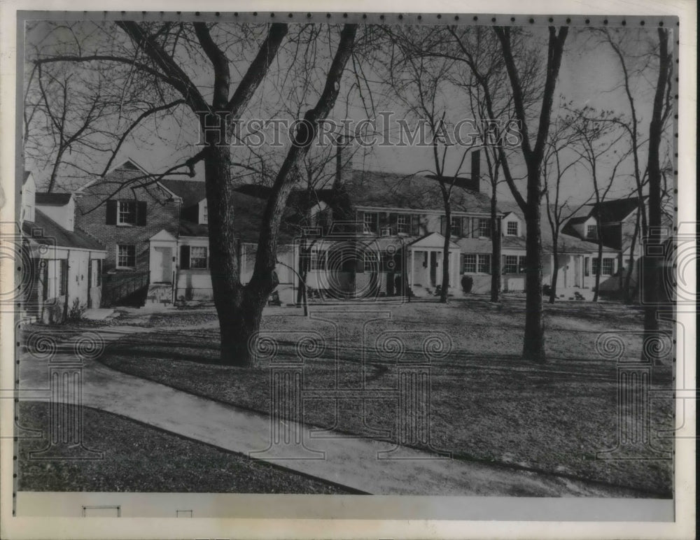 1950 Press Photo General view of the apartments in Cleveland Heights.