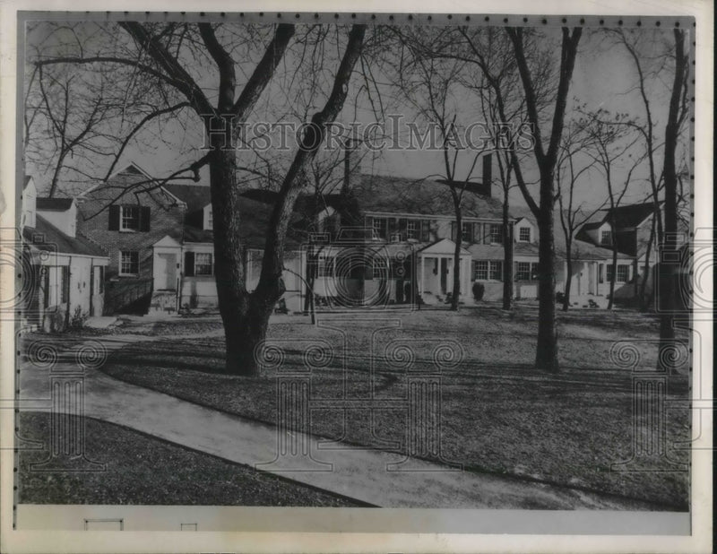Load image into Gallery viewer, 1950 Press Photo General view of the apartments in Cleveland Heights.
