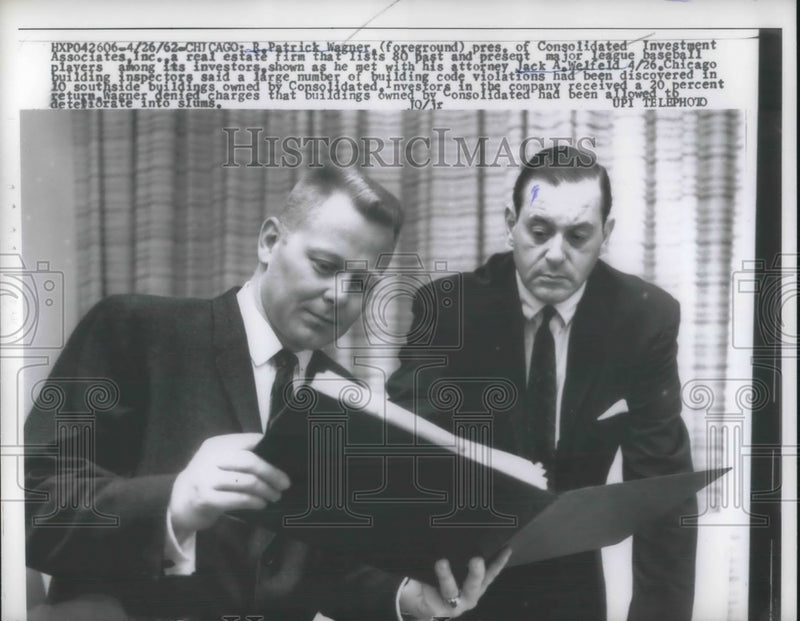 Load image into Gallery viewer, 1962 Press Photo Patrick Wagner with his attorney, Jack A. Welfeld.
