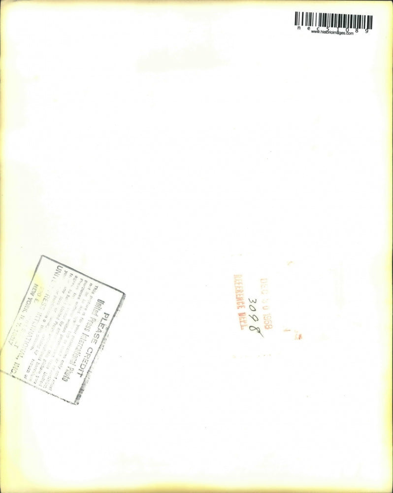 1968 Press Photo Glen Anders mows the lawn for father's return in Texas