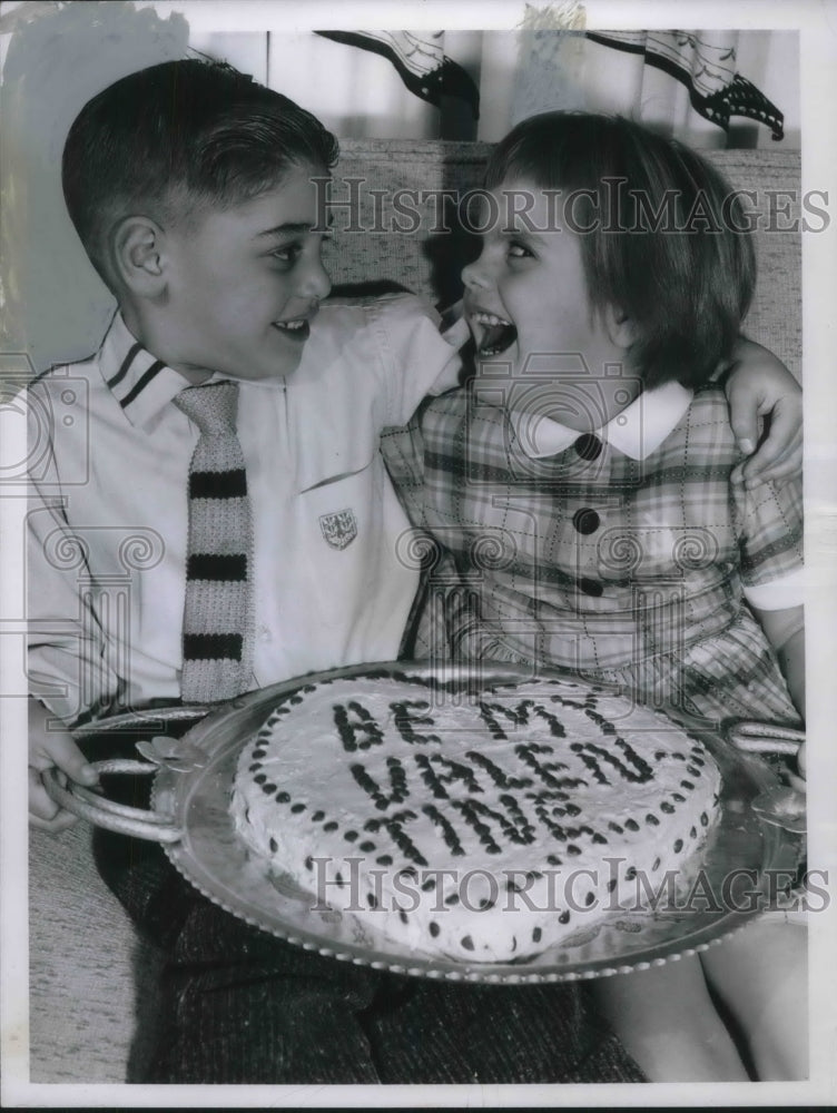 1960 Press Photo Carmen Scimone on valentines day.