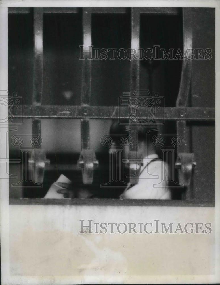 1938 Press Photo Clerk at Manhattan Police Headquarters checking missing police