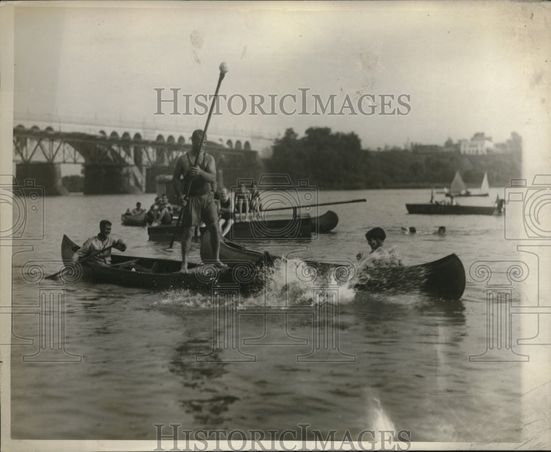 Load image into Gallery viewer, 1930 Press Photo Washington's Circus Water Regatta on Potomac - nec51496
