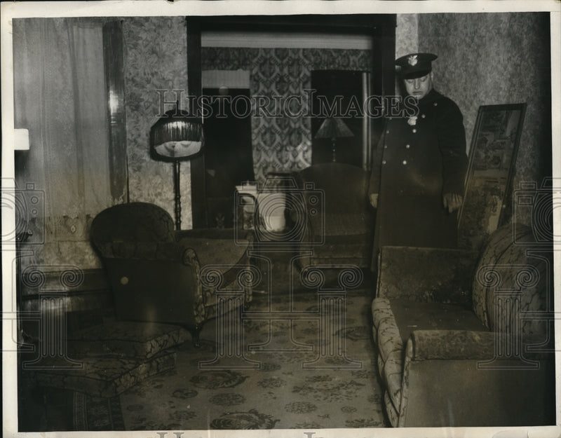 Load image into Gallery viewer, 1931 Press Photo WM. E. Potter found murdered in an east side apartment. NY
