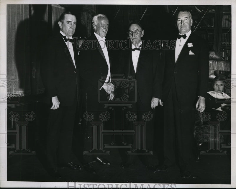 Load image into Gallery viewer, 1935 Press Photo Luther Roberts Bank Examinier, Joseph Broderick State Sup of Ba
