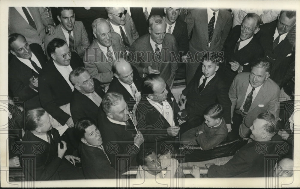 1933 Press Photo House celebrates as Congress adjourns. Home Sweet Home for them