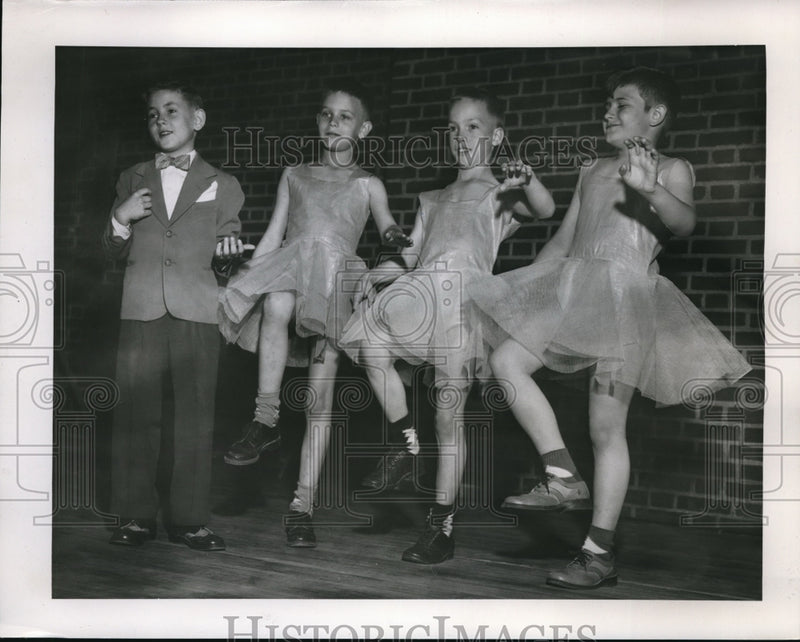Load image into Gallery viewer, 1955 Press Photo Young performers rehearse for the Christmas presentation
