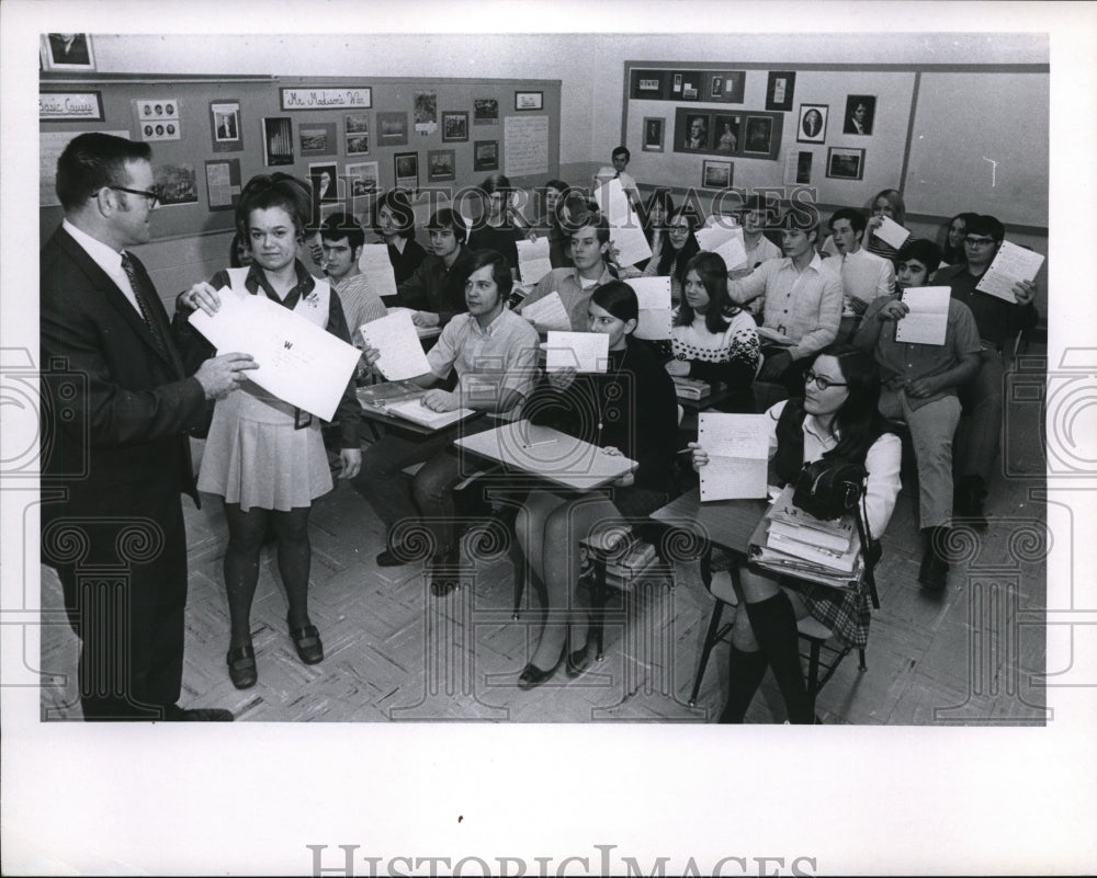 1970 Press Photo Adult Classroom