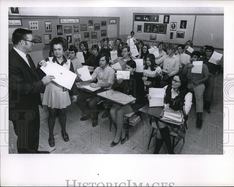 Load image into Gallery viewer, 1970 Press Photo Adult Classroom
