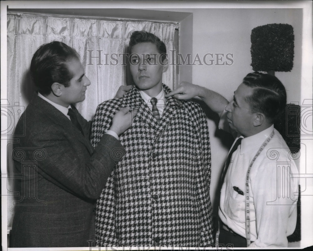 1958 Press Photo Designers Angelo Litrico & Carmen Duro with Model Leonard Gappa