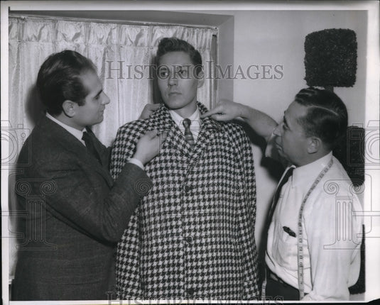 1958 Press Photo Designers Angelo Litrico & Carmen Duro with Model Leonard Gappa
