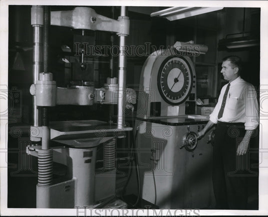 1955 Press Photo Calvin H. Milligan Jr. of Lawson & Sessions Co.