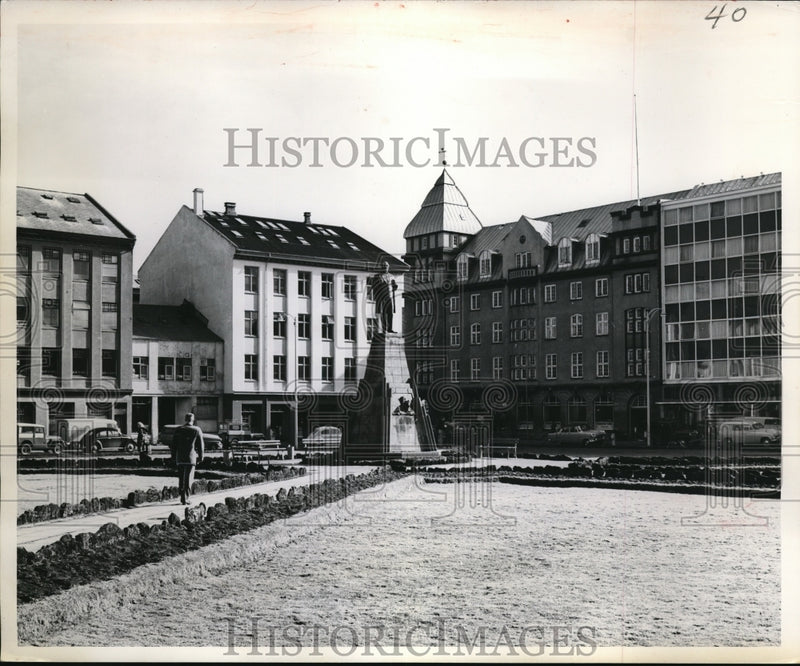 Load image into Gallery viewer, 1966 Press Photo Main square at Reyjevik, Iceland - nec51758
