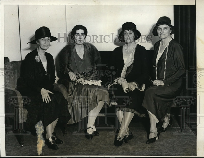 Load image into Gallery viewer, 1931 Press Photo Mrs. Oedergren Honored At YWCA NYC Headquarters Reception

