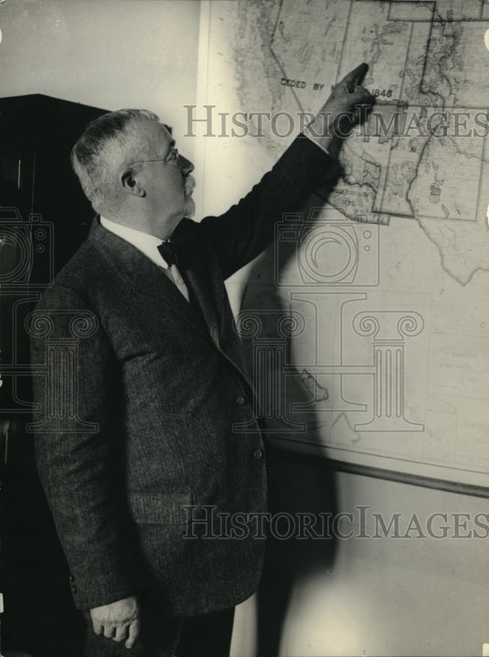 1923 Press Photo Commissioner William Spry Shows Land Open For WWI Vets- Historic Images