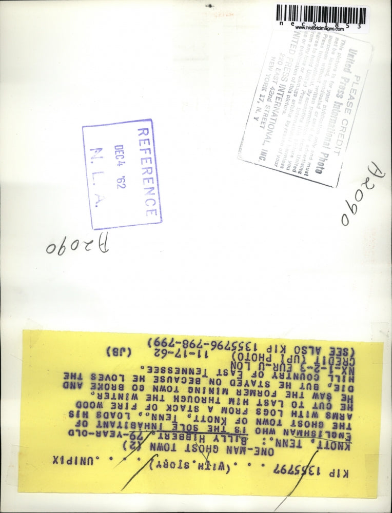 1960 Press Photo Billy Hibbert Sole Resident Of Knott Tennessee Pulls Wood