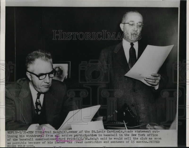 Load image into Gallery viewer, 1935 Press Photo Fred Saigh of St.Louis Cardinal with Commissioner Ford Frick.
