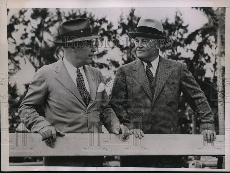 Load image into Gallery viewer, 1937 Press Photo New Australian starting gate at Hialeah Park Race Track
