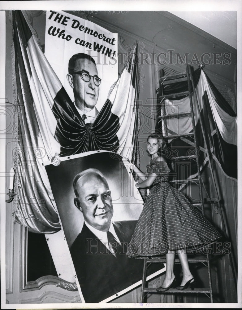 Load image into Gallery viewer, 1952 Press Photo Kefauver Picture Replaces Eisenhower at Conrad Hilton Hotel
